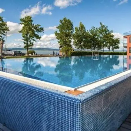 Bl Lakeview With Pool Apartament