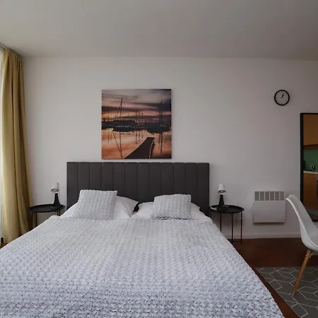 Bl Lakeview With Pool *
