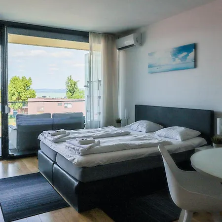Bl Lakeview With Pool Apartament